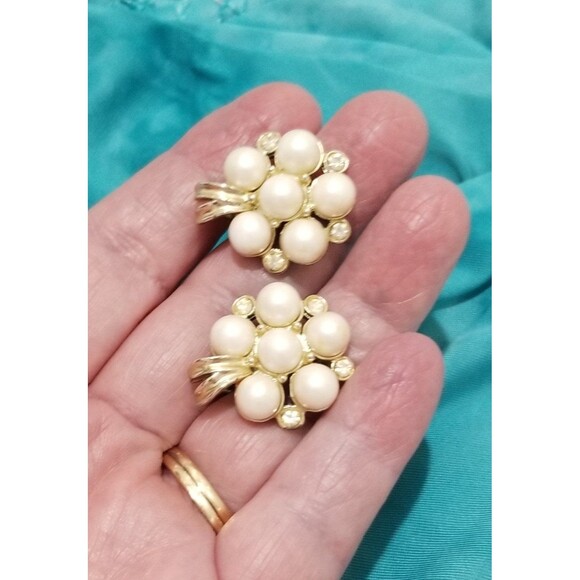 Sarah Coventry Pearl Earrings Royal Ballet Vintage Clip On 1961 Faux Pearl - Picture 7 of 7